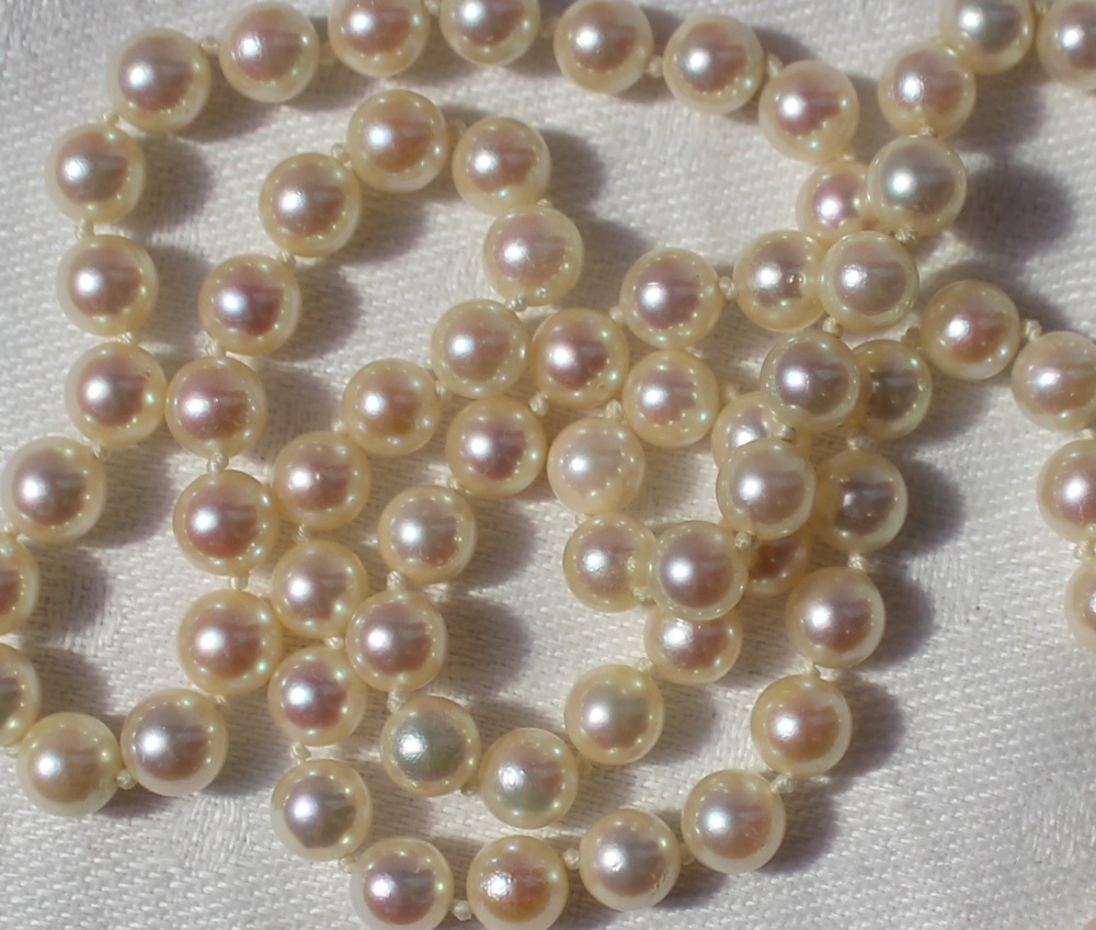 A pearl necklace together with pearl drop earrings, other earrings, - Image 3 of 3