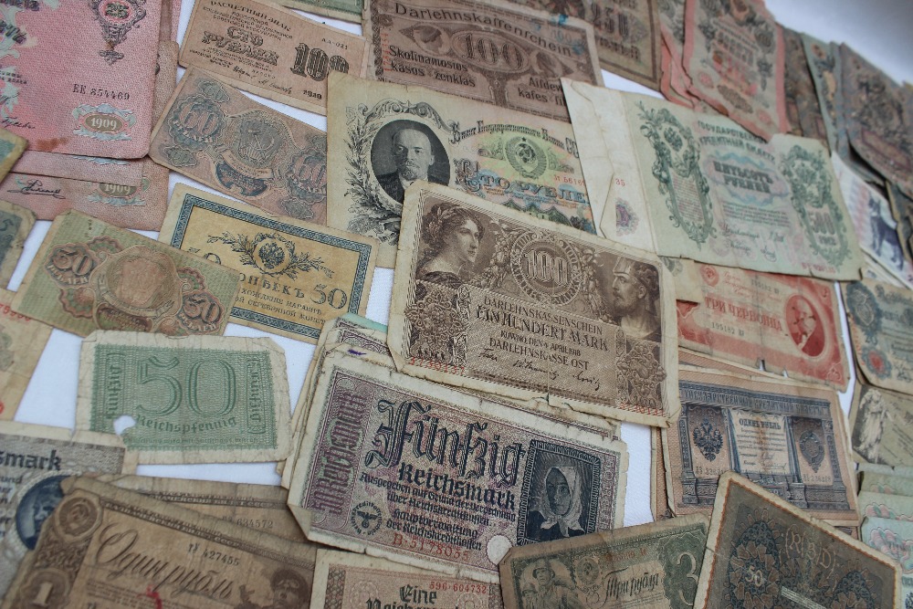 A collection of Russian and German banknotes including 1910 100 Roubles, 1912 500 Roubles, - Image 3 of 6