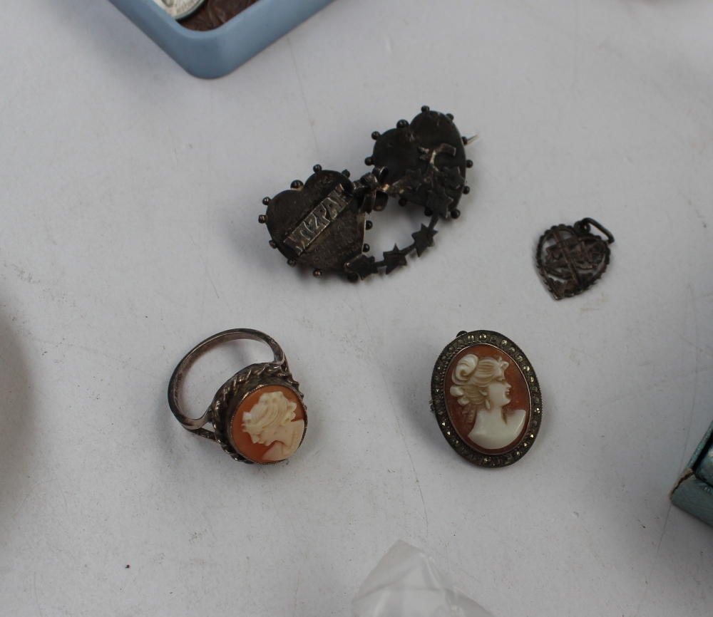 Assorted crowns, together with pennies, sixpences, faux pearls, - Image 3 of 4