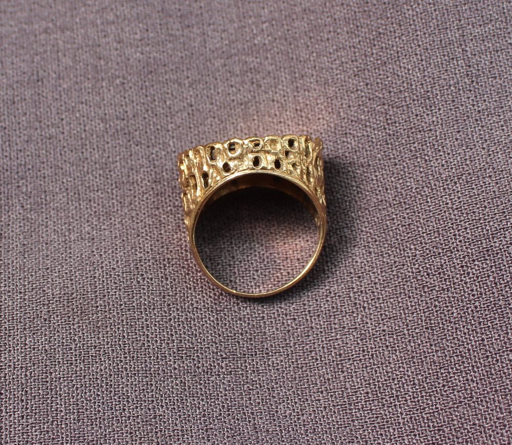 A Victorian gold half sovereign in a 9ct yellow gold ring mount, - Image 3 of 3