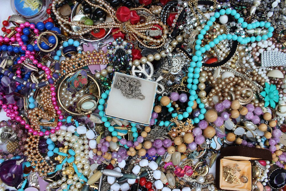 A large quantity of costume jewellery including necklaces, brooches, rings, bead necklaces, bangles, - Image 4 of 6