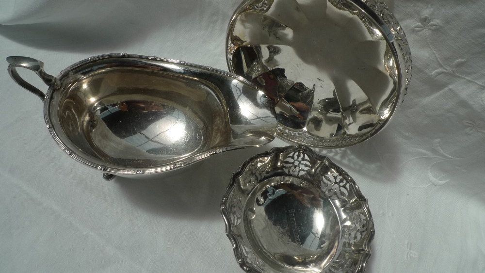 A George V silver sauce boat with a flower head and line rim on three shell capped legs and pad - Image 2 of 5