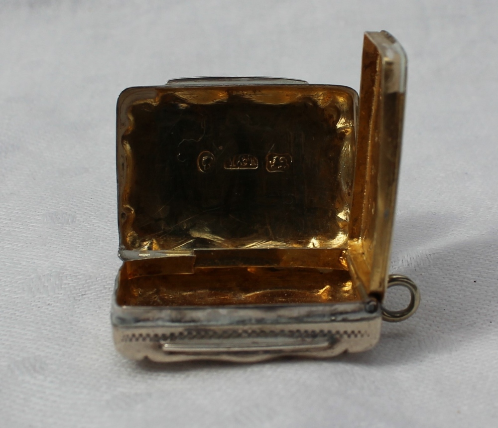 A Victorian silver Vinaigrette, of rectangular form with engraved leaf decoration, - Image 4 of 5