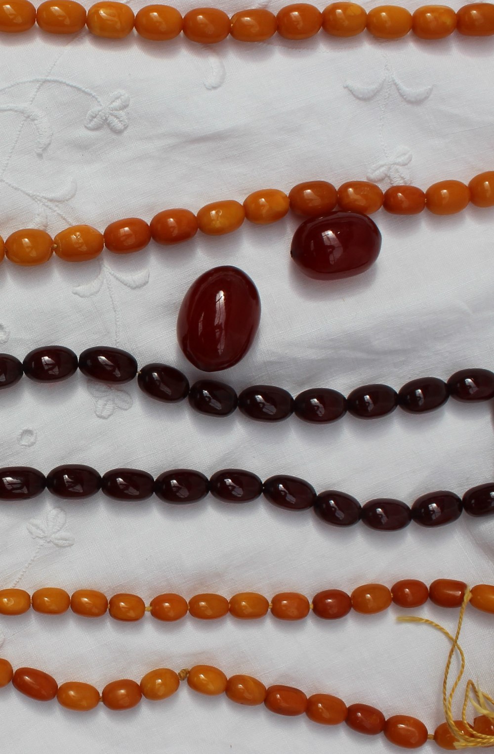 A graduated amber bead necklace, comprising 56 graduated beads from 12mm to 22mm, - Image 3 of 3