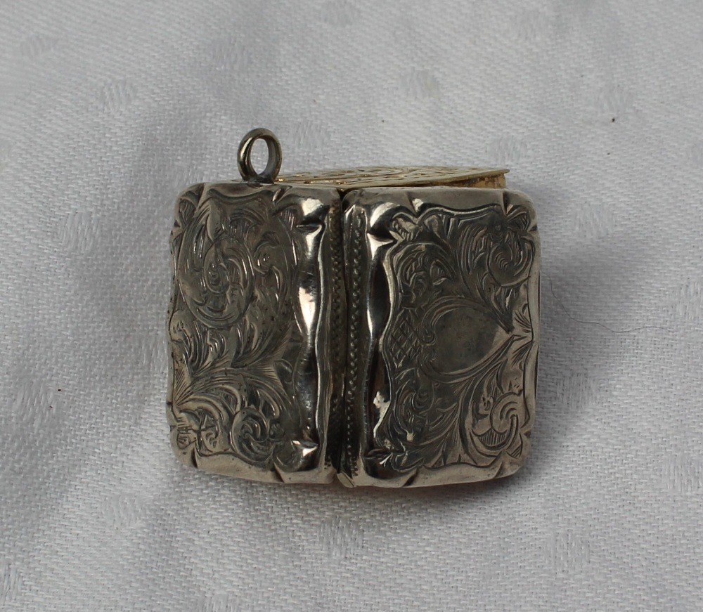 A Victorian silver Vinaigrette, of rectangular form with engraved leaf decoration, - Image 2 of 5