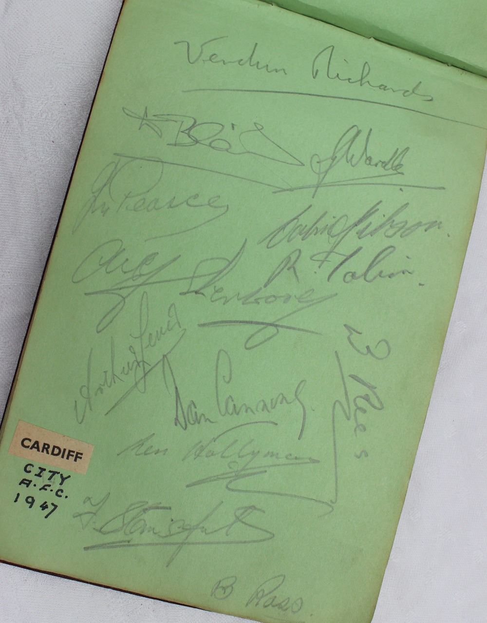 An autograph album, from the 1940's, mainly sporting stars including Roy Roberts, W.E. - Image 3 of 3