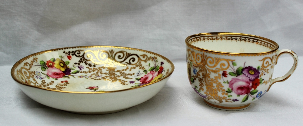 A 19th century English porcelain tea cup and saucer, - Bild 4 aus 6