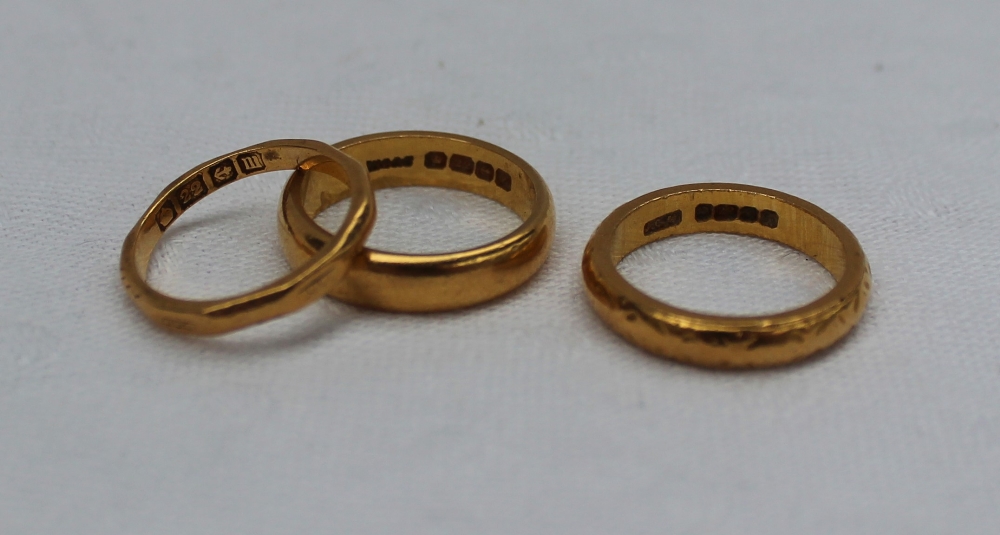 Three 22ct yellow gold wedding bands, approximately 15 grams, sizes L,