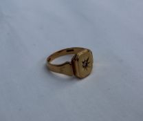 A Gentleman's 18ct yellow gold signet ring, with a central diamond,