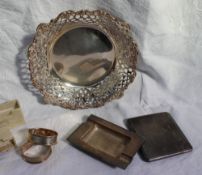 An Edward VII silver bon bon dish of circular form with a leaf and scroll cast and pierced rim,
