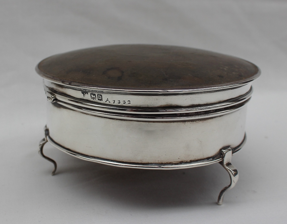 A George V silver trinket box of circular form with a faded tortoiseshell lid, London, 1917, - Image 3 of 3