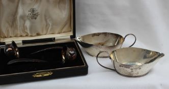 A pair of Edward VII silver sauce boats, Sheffield, 1906, Joseph Rodgers & Sons,
