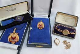 An Elizabeth II gold and enamel decorated Mayor's badge of honour for the "County Borough of