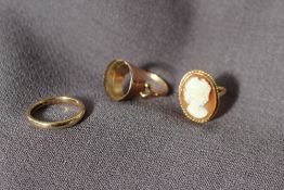 A 9ct yellow gold ring (lacking stone) approximately 3.