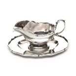 GRAVY BOAT WITH PLATTER