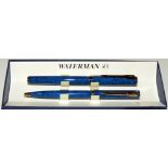 PLUMA Y BOLIGRAFO Waterman, en laca azul. En estuche original.