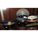 CUATRO GORRAS MILITARES