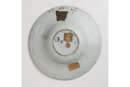 A HABÁN PLATE / Around 1700, western Slovakia Faïence, white glaze with rich s floral decoration - Image 2 of 2