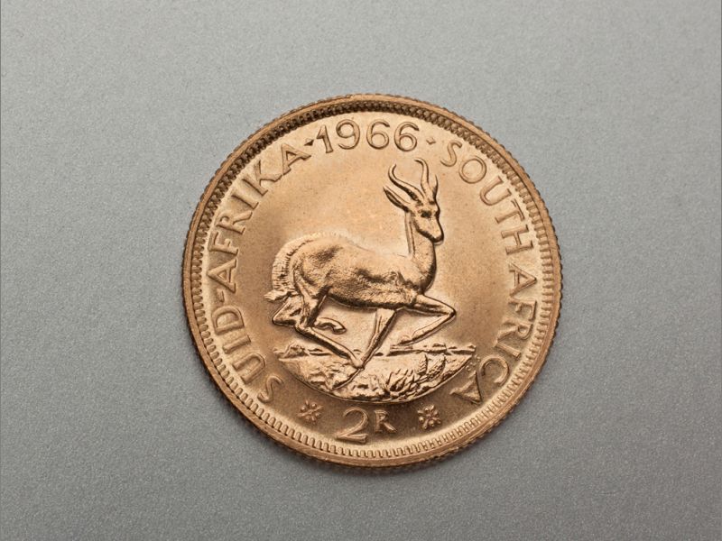 A 22ct GOLD R2 COIN South Africa 1966, 8g.