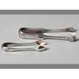 A PAIR OF FRENCH SILVER SUGAR TONGS BY PÉLIZZA & BLAZI, 1913-1920 tongs shaped in the form of