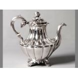 A WILLIAM IV SILVER COFFEE POT, LONDON 1834, ADEY, JOSEPH & ALBERT SAVORY, hinged cover with