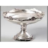 A GEORGE V SILVER PEDESTAL BOWL, LONDON 1922, MAKER MARKS INDECIPHERABLE, RETAILED BY GOLDSMITH'