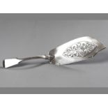 A REGENCY SILVER FISH SLICE, LONDON 1819, W.K., fiddle pattern handle, with pierced slice, reeded