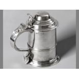 A GEORGE III SILVER TANKARD WITH COVER , LONDON 1782, RICHARD BAYLEY, a reeded hinged cover with