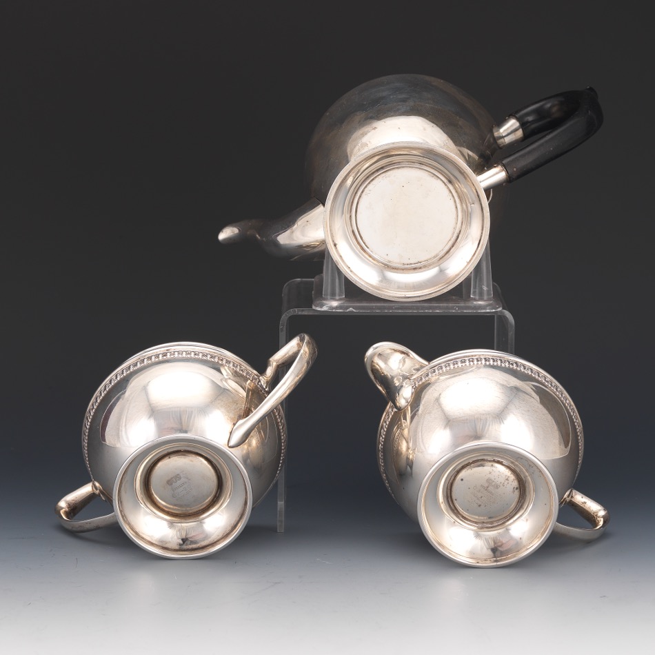 A Lot of Lee & Wigfull for Sheffield Sterling Silver Teapot and Sterling Silver Creamer and Sugar B - Image 6 of 6