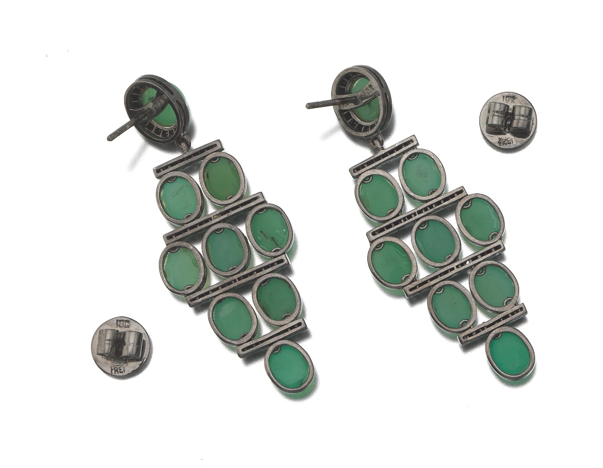 A Pair of Chrysoprase and Black Diamond Pendant Earrings - Image 5 of 5