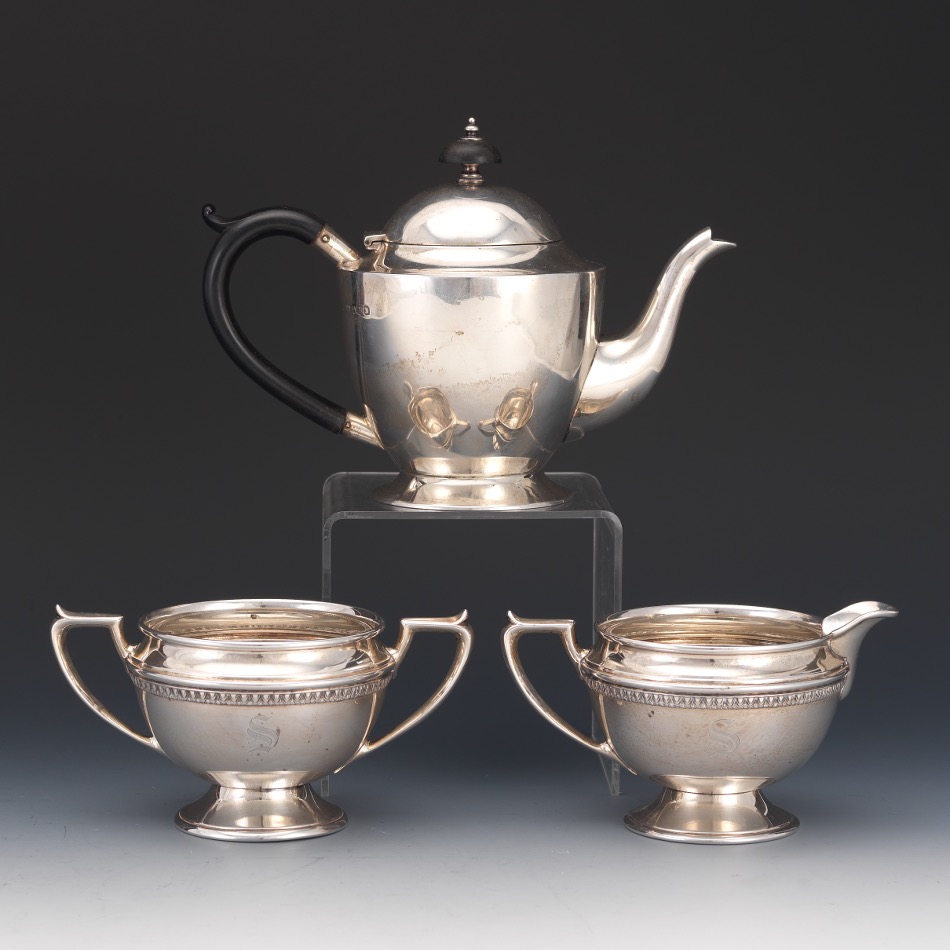 A Lot of Lee & Wigfull for Sheffield Sterling Silver Teapot and Sterling Silver Creamer and Sugar B