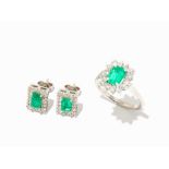 Jewelry Set with Emeralds and Diamonds, Ring and Ear Studs 18 karat and 14 karat white goldRing