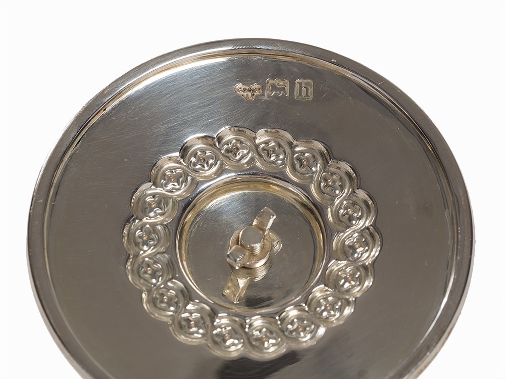 A 4 Piece Silver Service, Goldsmiths & Silversmiths London 1903 Sterling silver, embossed, chiseled, - Image 6 of 10