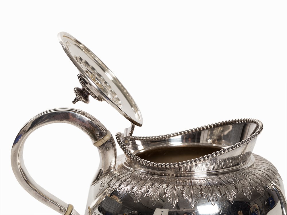 A 4 Piece Silver Service, Goldsmiths & Silversmiths London 1903 Sterling silver, embossed, chiseled, - Image 5 of 10