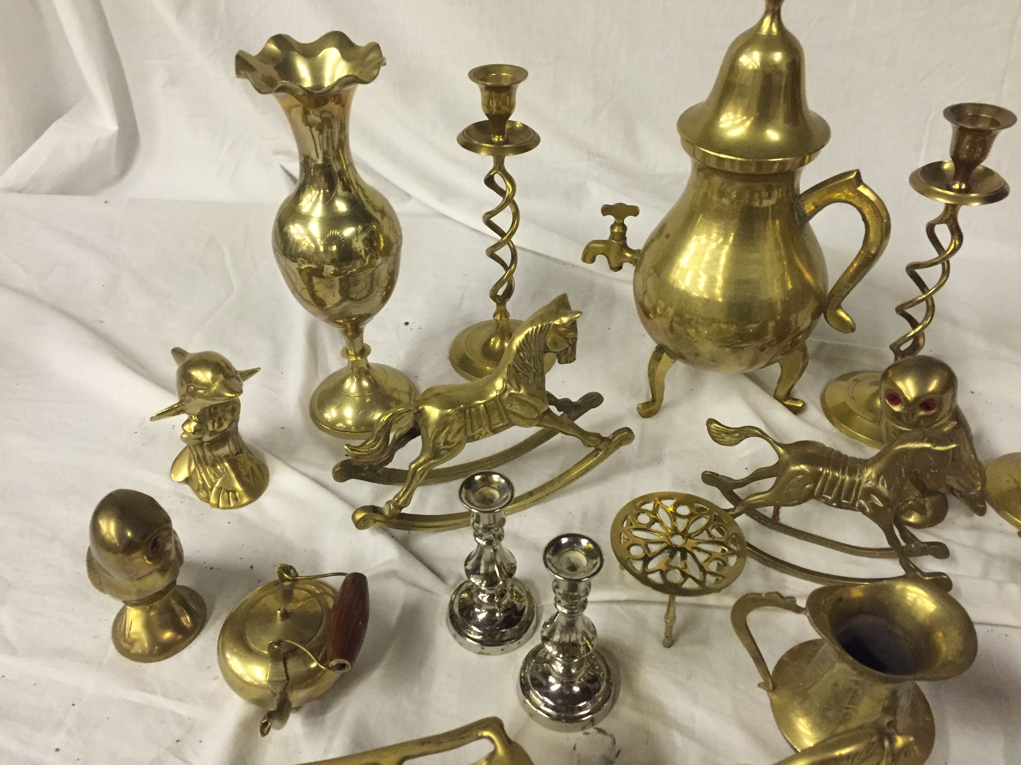 Various decorative brass figures. - Image 3 of 4