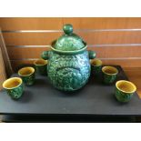 A punch bowl and six beakers. (Showroom