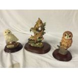 Two collectable owls and a figure of two foxes
