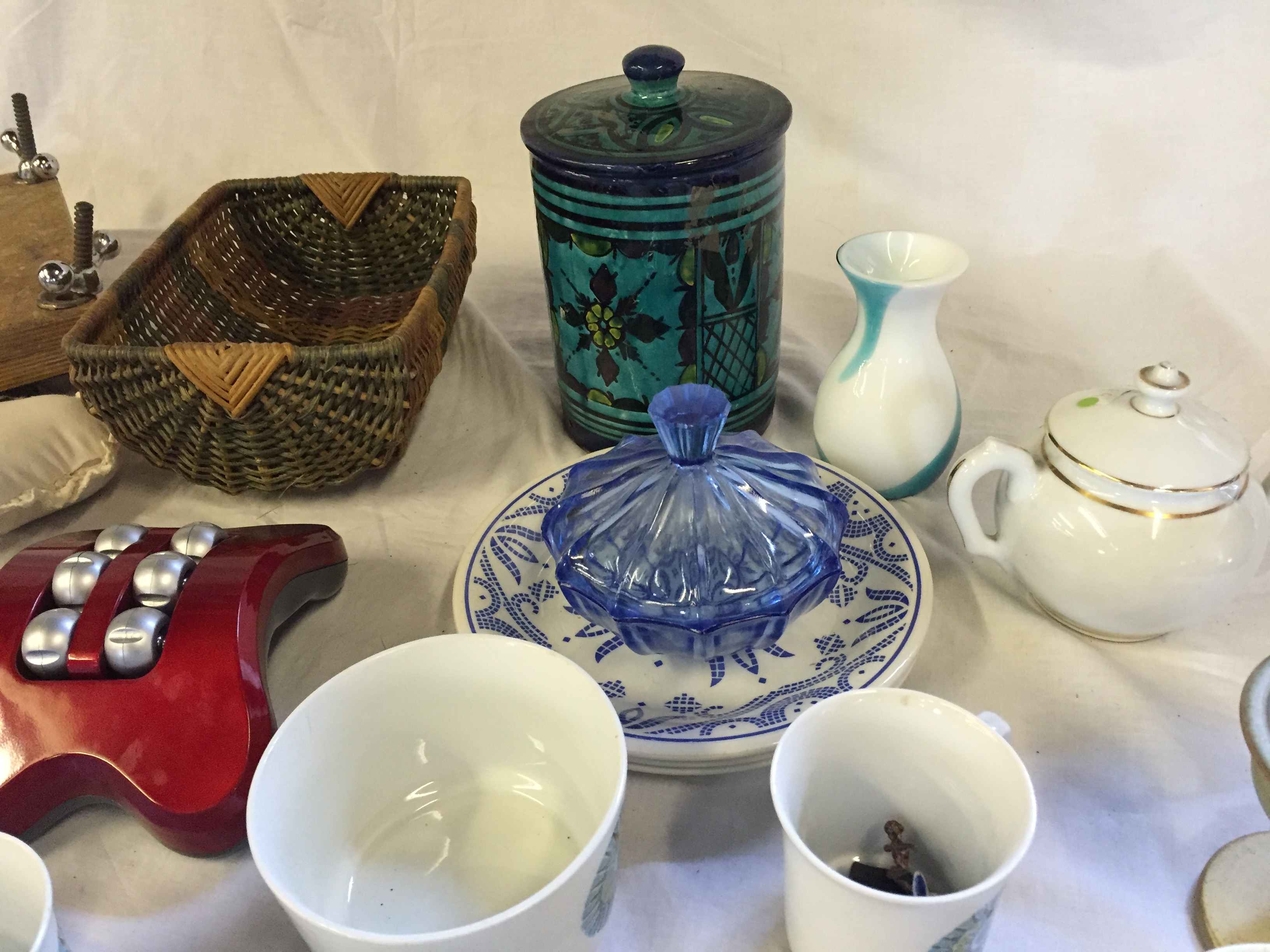 A mixed lot, a press, a wicker basket, tiles and various porcelain. - Image 2 of 4