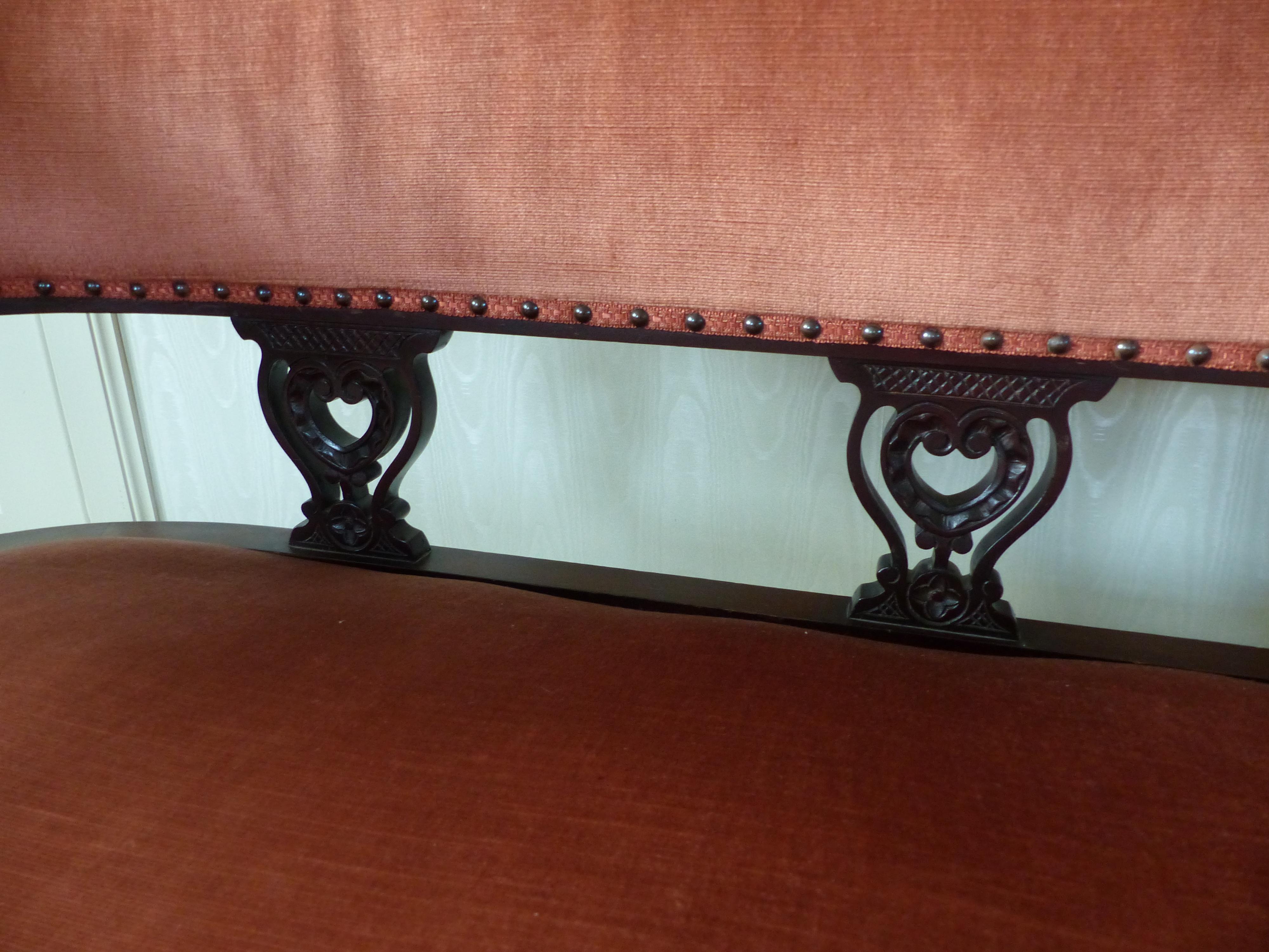 A fine boudoir /day sofa Arts and crsafts. - Image 2 of 9