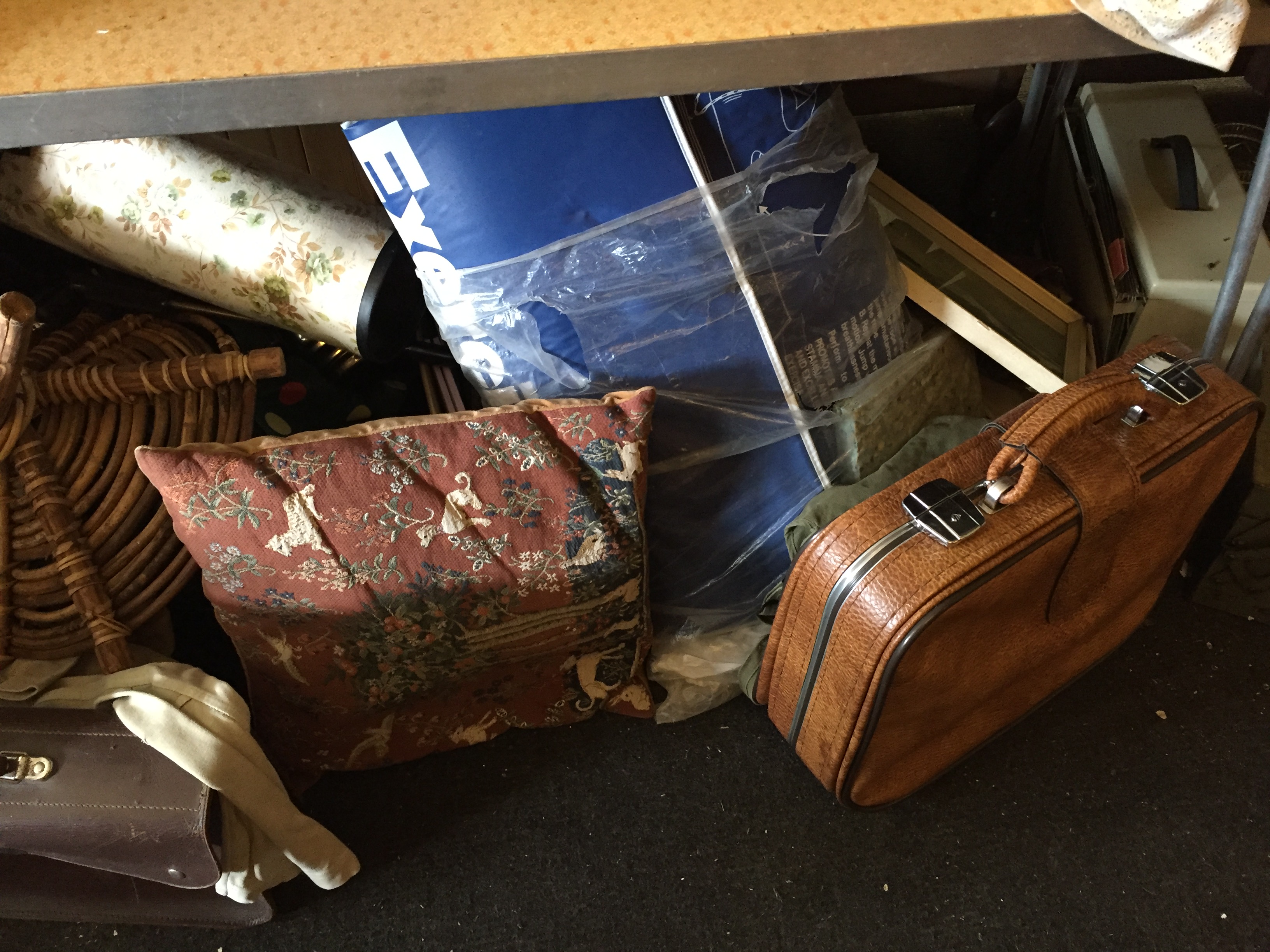 A lot under the table including leather satchels, a tool box glass vases and much much more. - Image 3 of 4