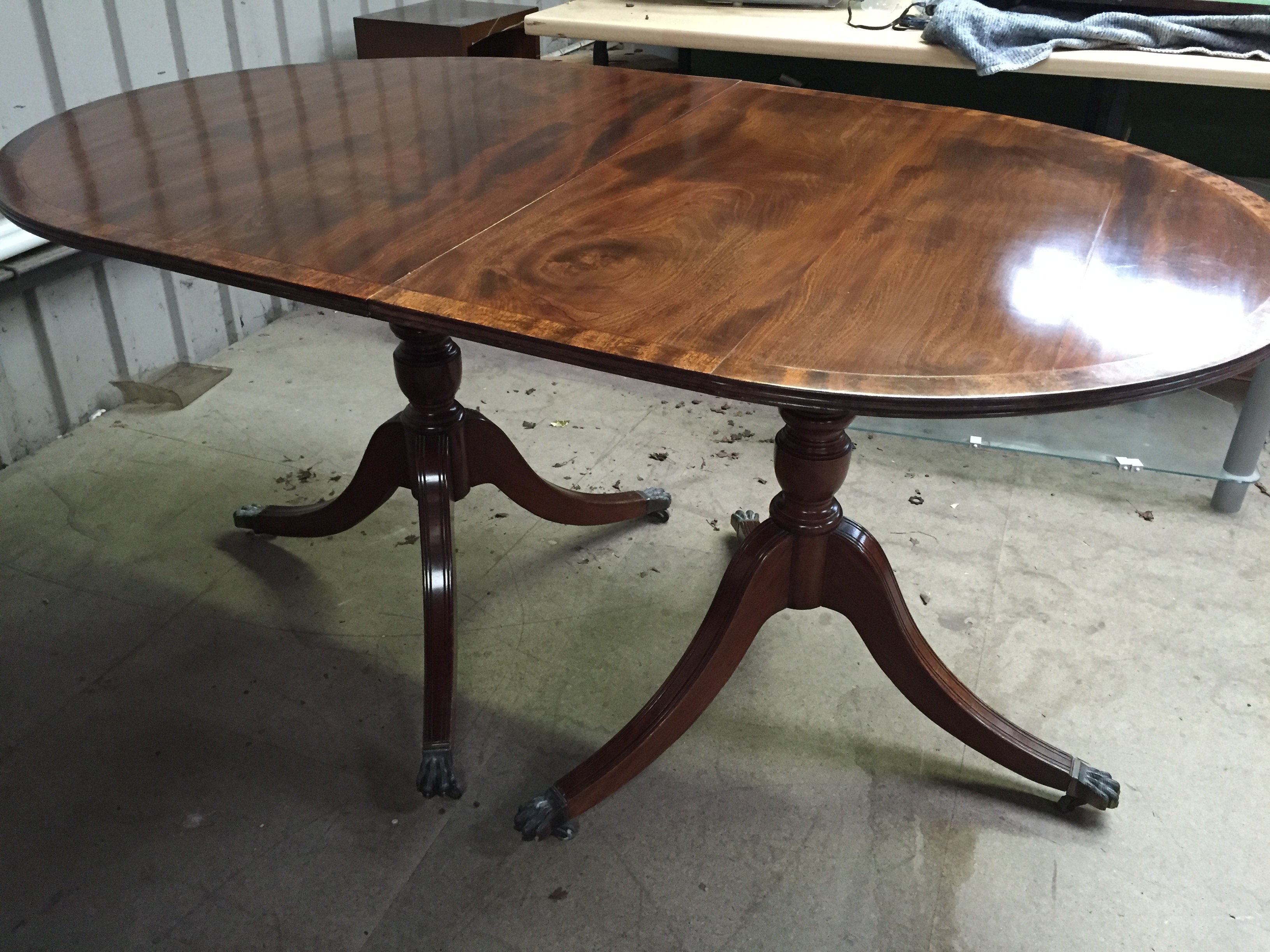 A Georgian double pedestal dining table. - Image 4 of 4