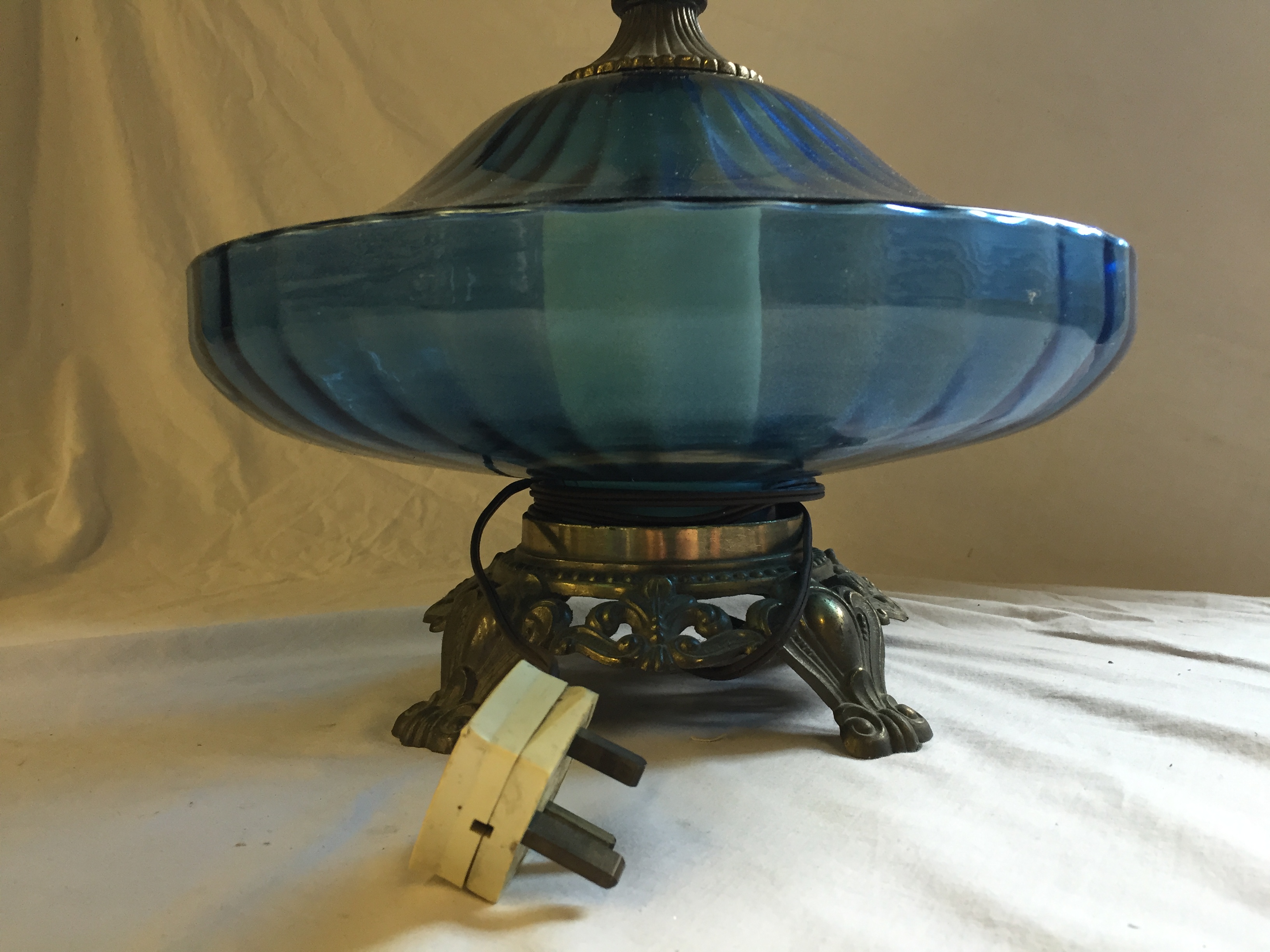 Two large table lamps 90mm with blue glass bases. - Image 3 of 3