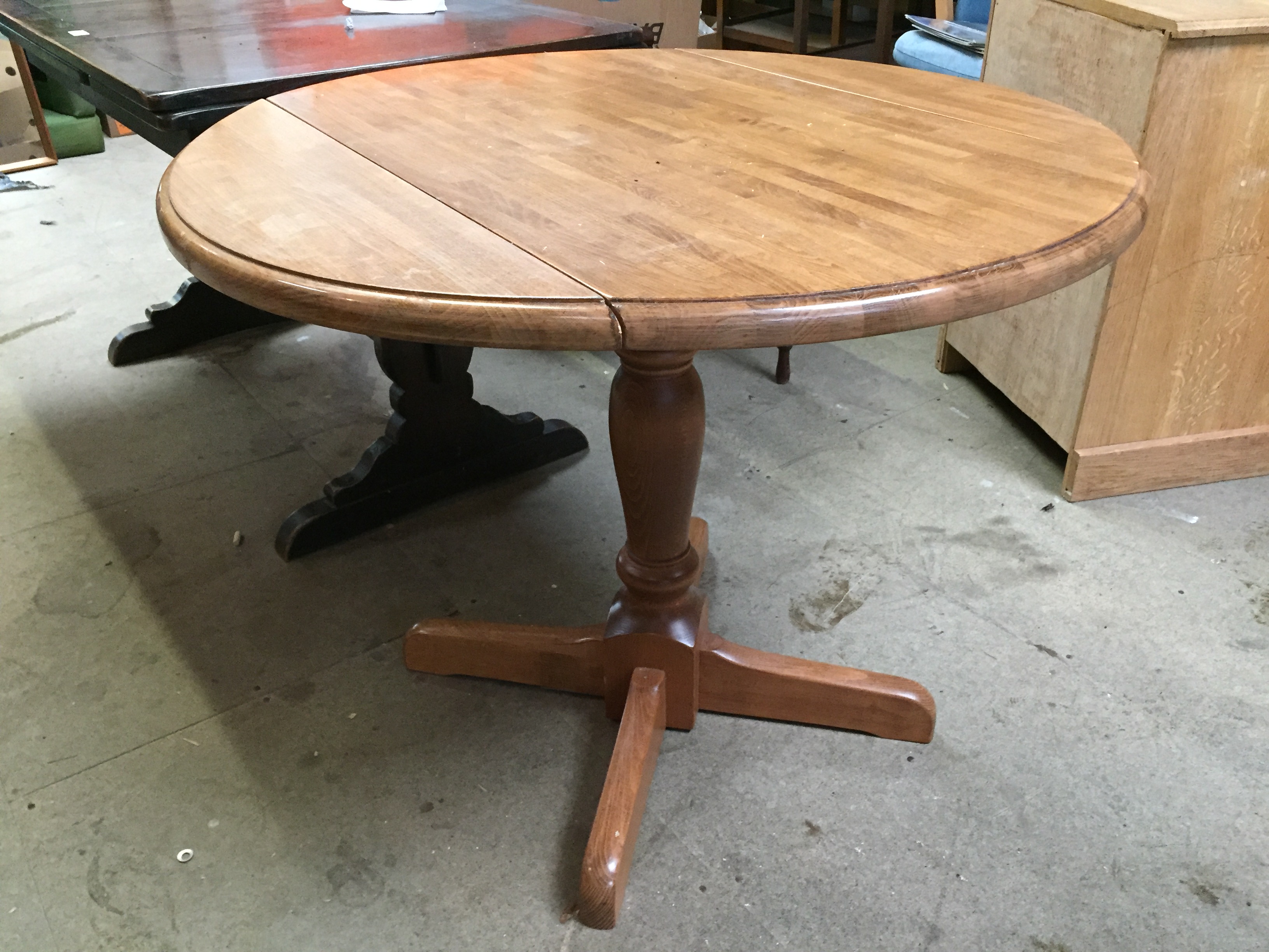 A pine double drop leaf table - Image 3 of 3