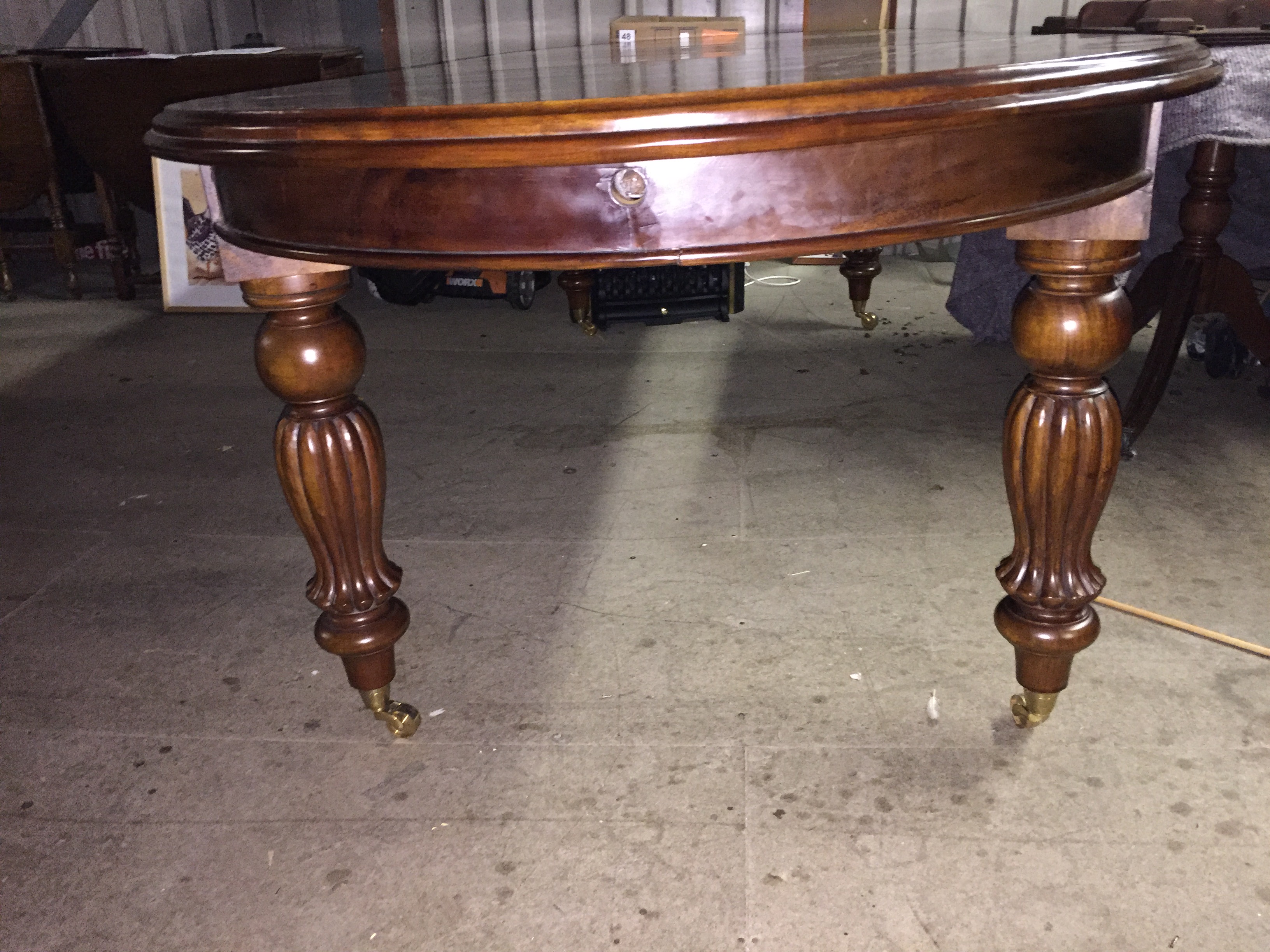 A large mahogany winding dining table 760 mm x 2730 mm x 1100 mm. - Image 3 of 3