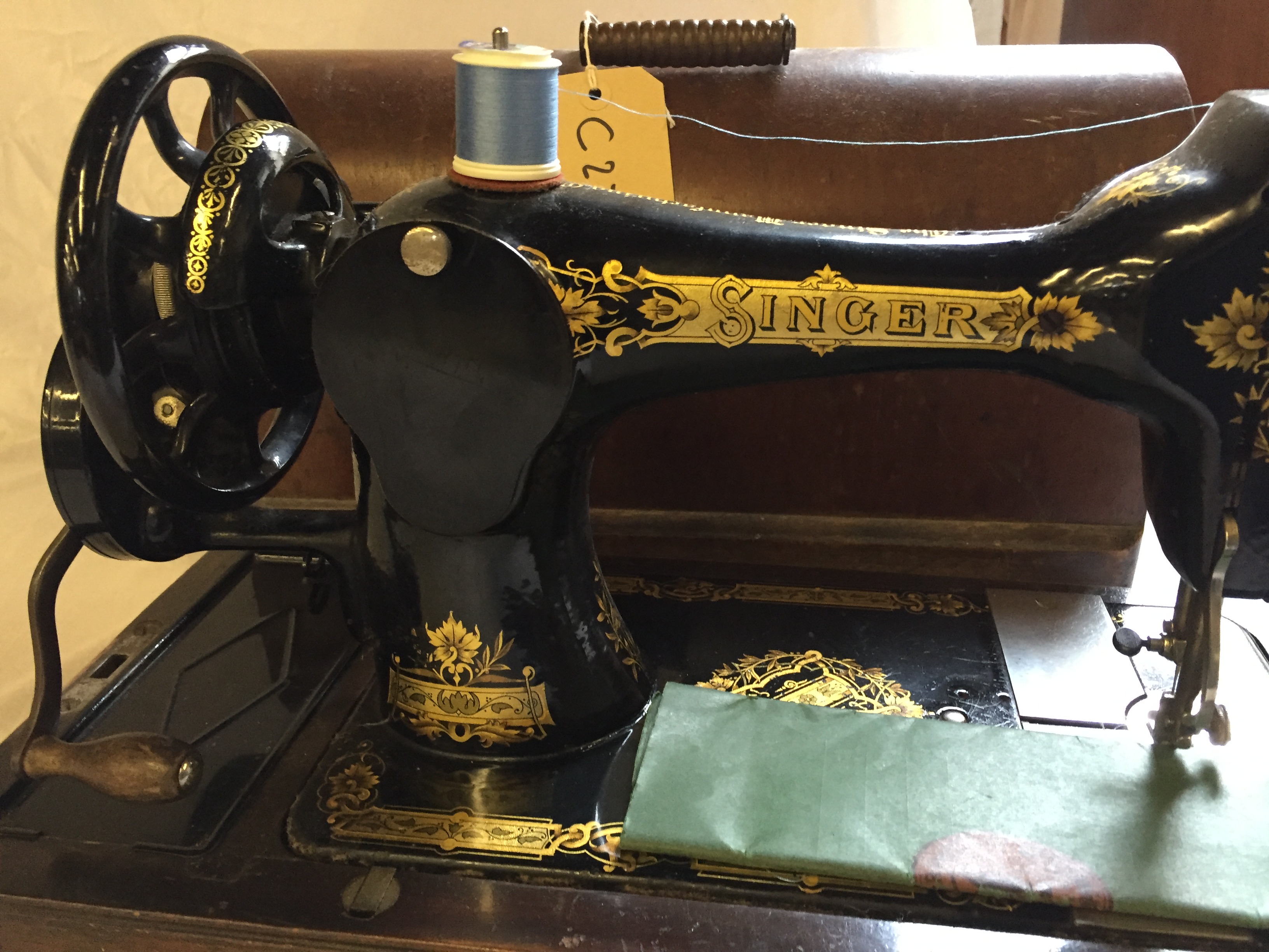 A Singer sewing machine - Image 4 of 5