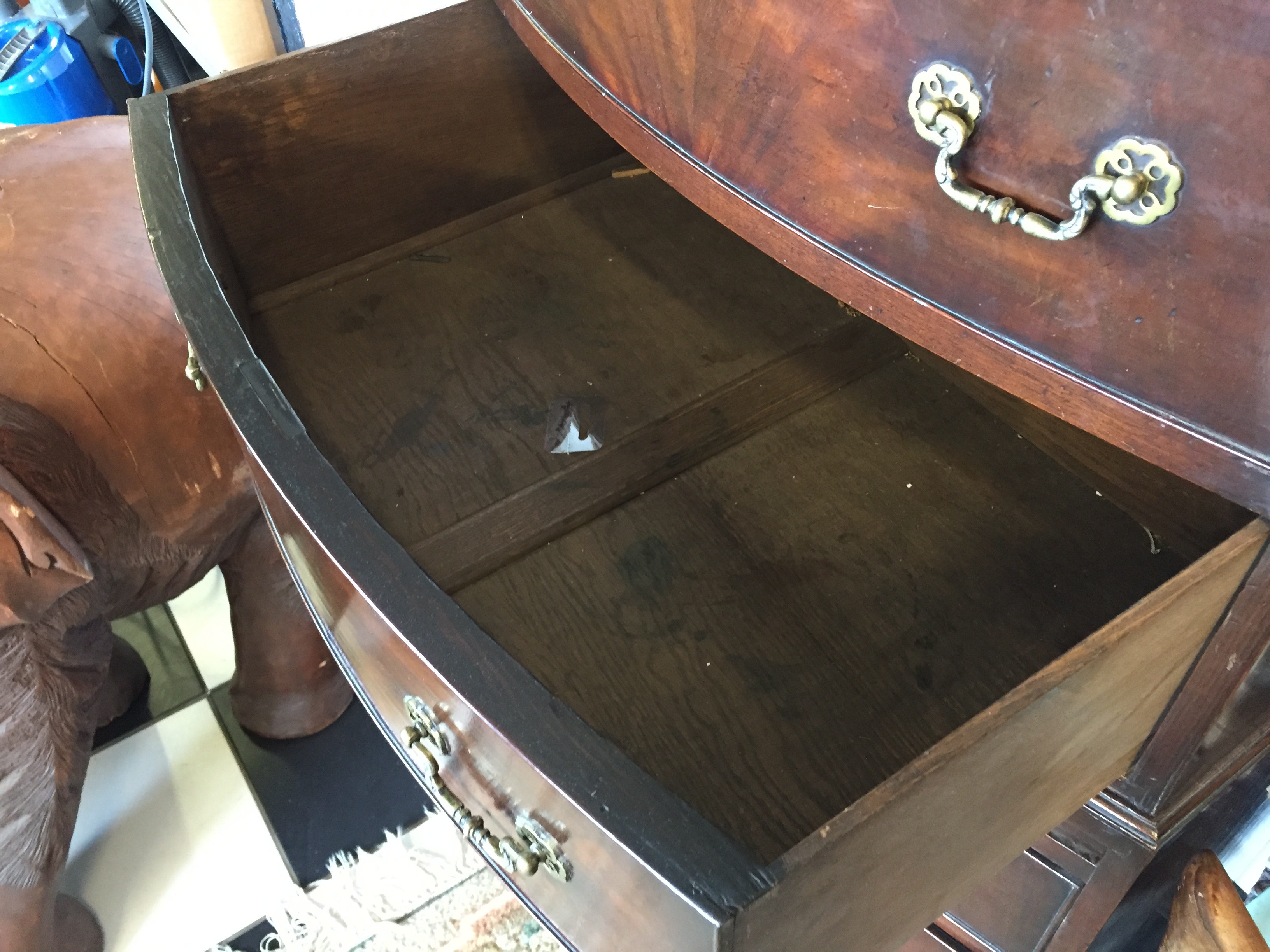 A mahogany bow fronted chest on chest having moulded cornice to top and four graduated drawers to - Image 6 of 8