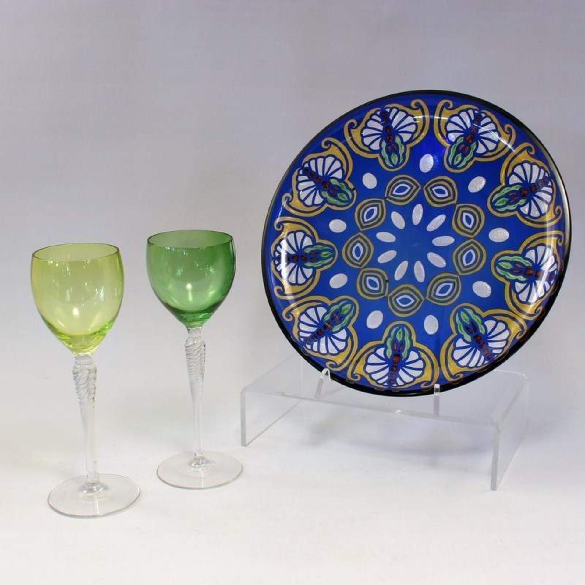 Loetz - Teller um 1900, wohl Loetz, farbloses Glas, blau überfangen, Schliffdekor polychrom