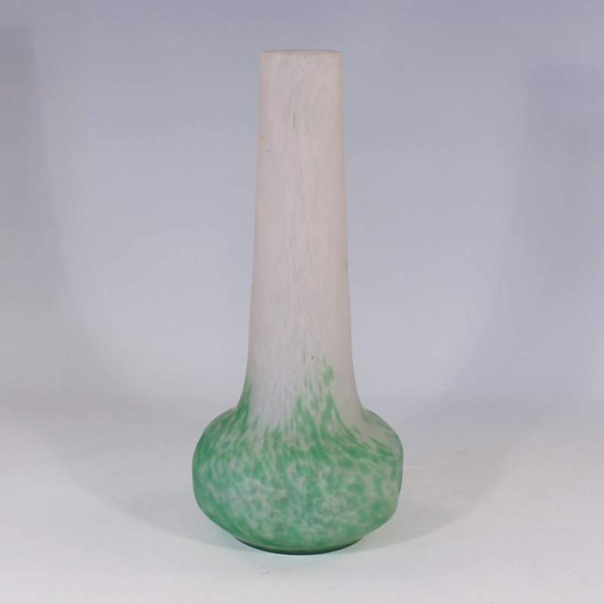 Schneider - Vase um 1918-30, Frankreich, farbloses Glas, runder Stand, bauchiger, an allen Seiten