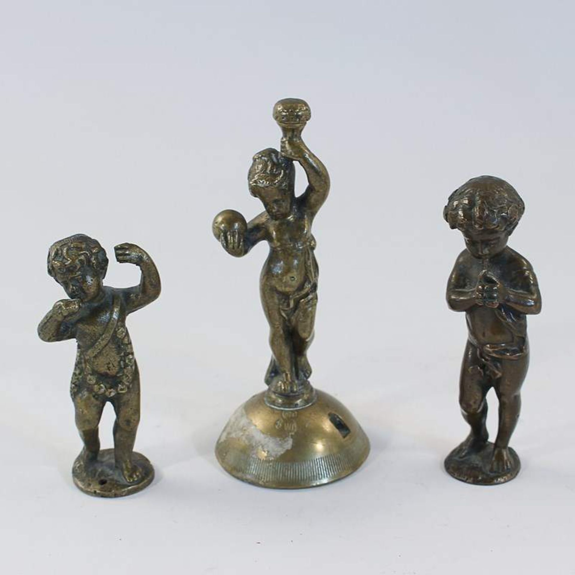 Drei Figuren um 1900, Bronze, versch. vollplastische Figuren, Putti u.a., Teile fehlen, Alterssp., H