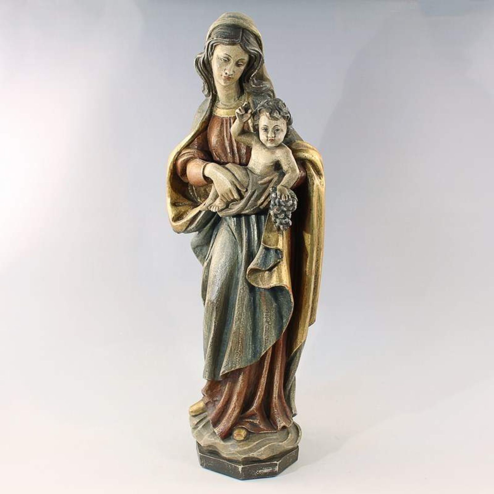 Holzmadonna Madonna mit dem Jesusknaben, Holzschnitzterei, polychrom gefasst, partiell goldstaff.,